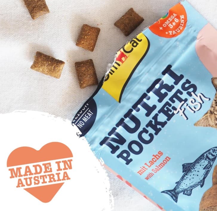 Вкусняшки для кошек GimCat Nutri Pockets (лосось)